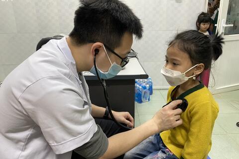 Khám sàng lọc bệnh lý tim mạch cho trẻ em tại huyện Than Uyên
